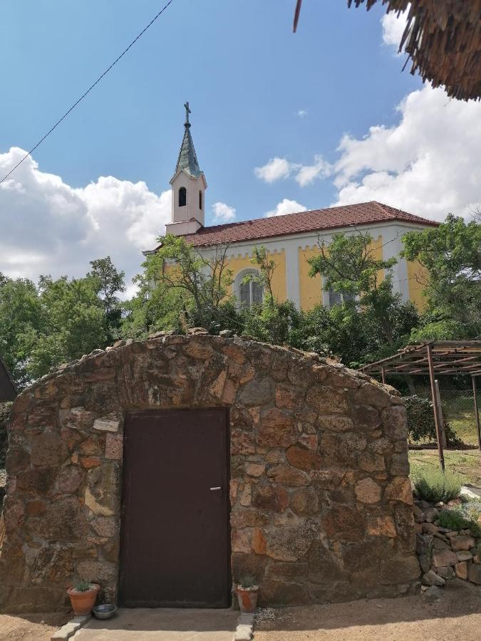 Angelic Cottage And Bikepoint Sukoro Экстерьер фото