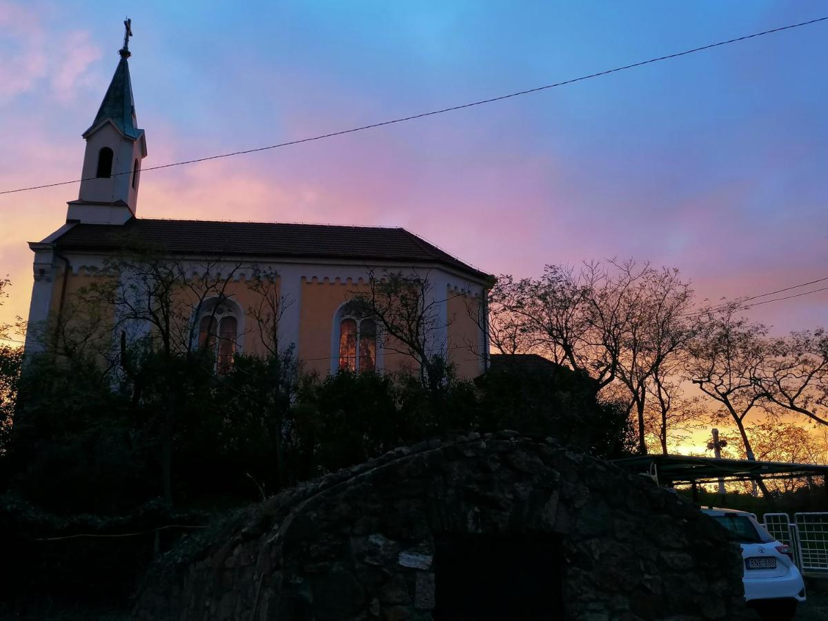 Angelic Cottage And Bikepoint Sukoro Экстерьер фото