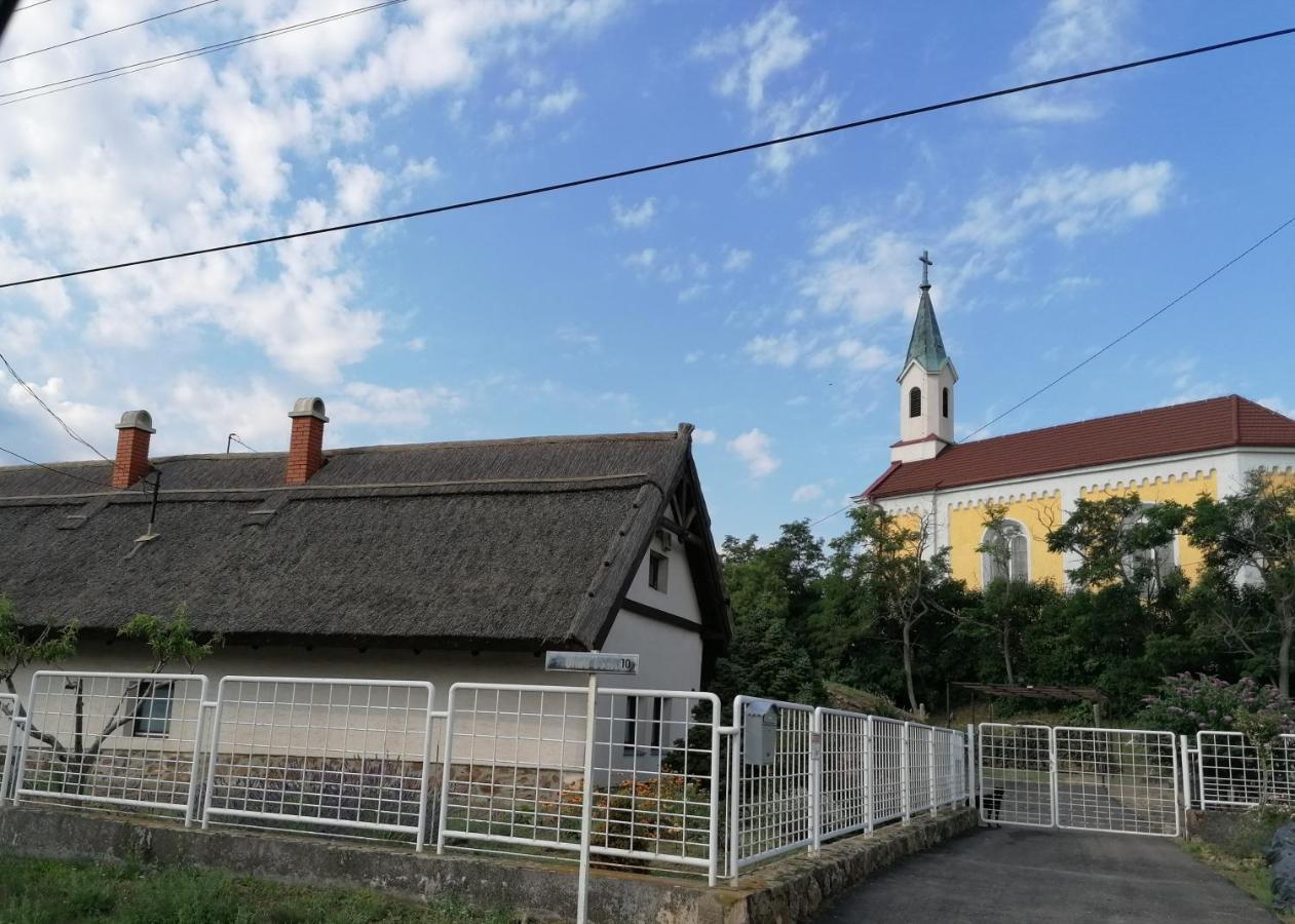 Angelic Cottage And Bikepoint Sukoro Экстерьер фото